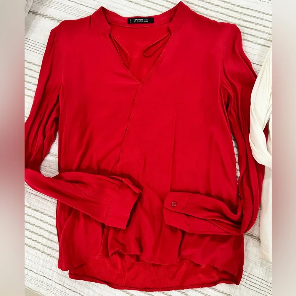 Two blouses - Picture 3 of 5